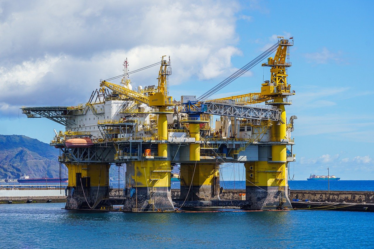 oil production platform, nature, colossus-7864345.jpg